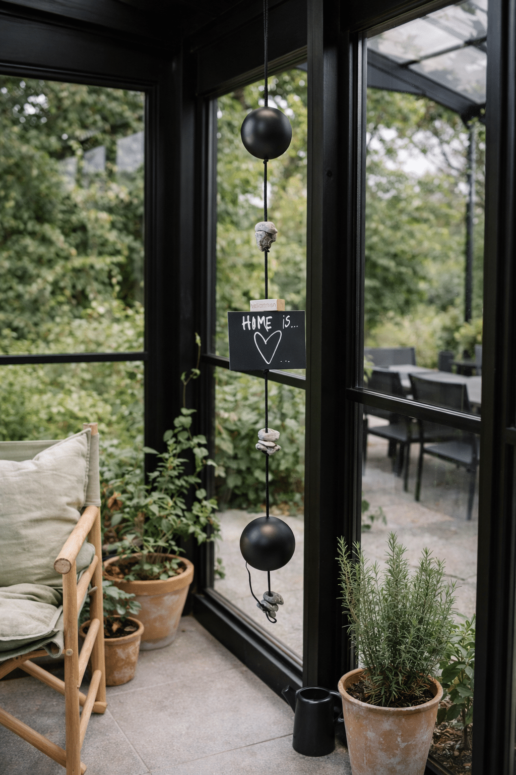 Snoren helårsstyling i sort tilføjet hulsten