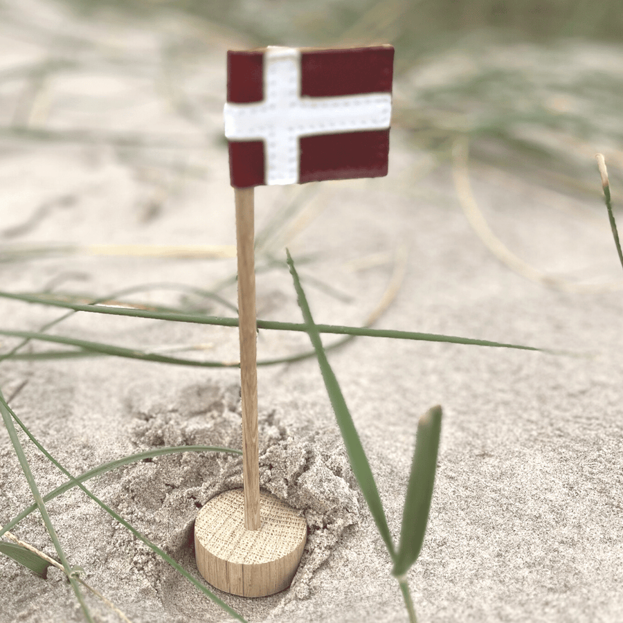 Bordflag i restskind lys eg