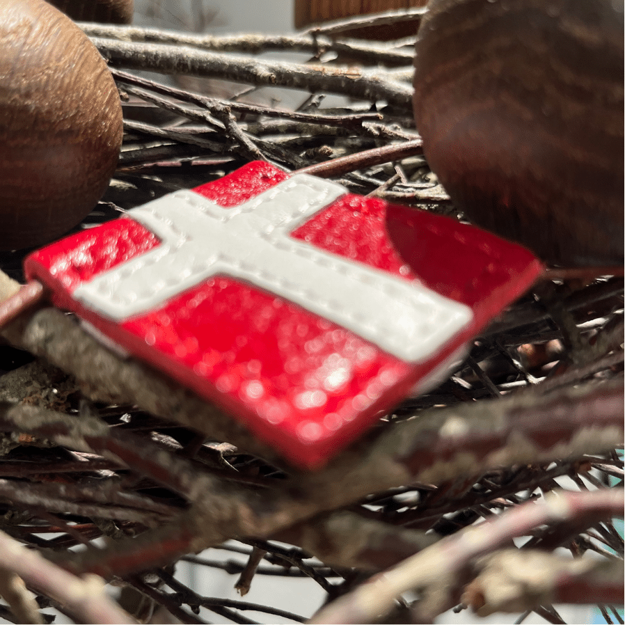 Flag løse i restskind fra anden produktion
