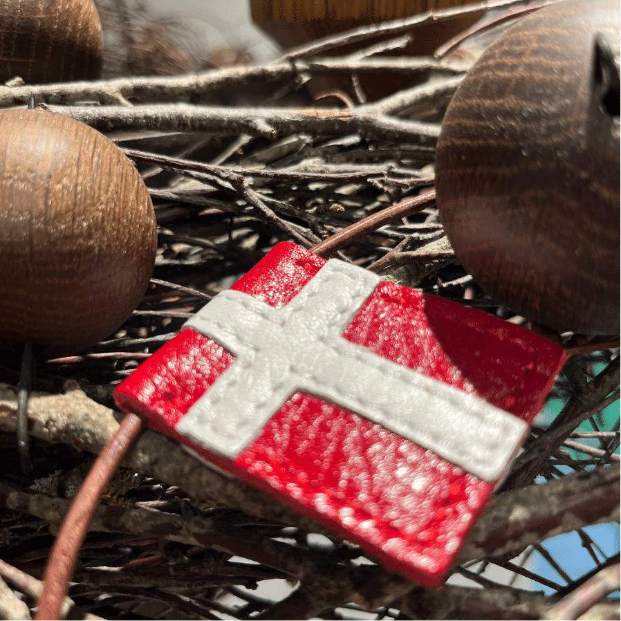 Flag løse i restskind fra anden produktion